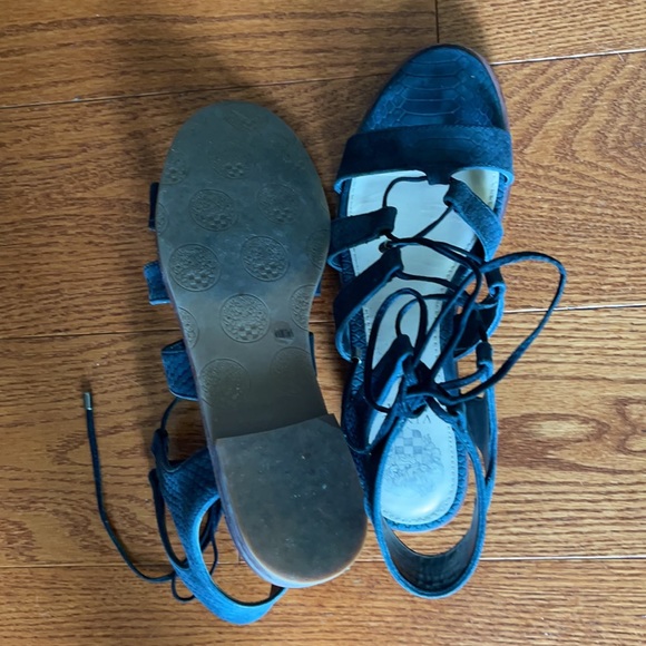 Vince can UTI reptile embossed lace up gladiator sandals - Picture 5 of 5